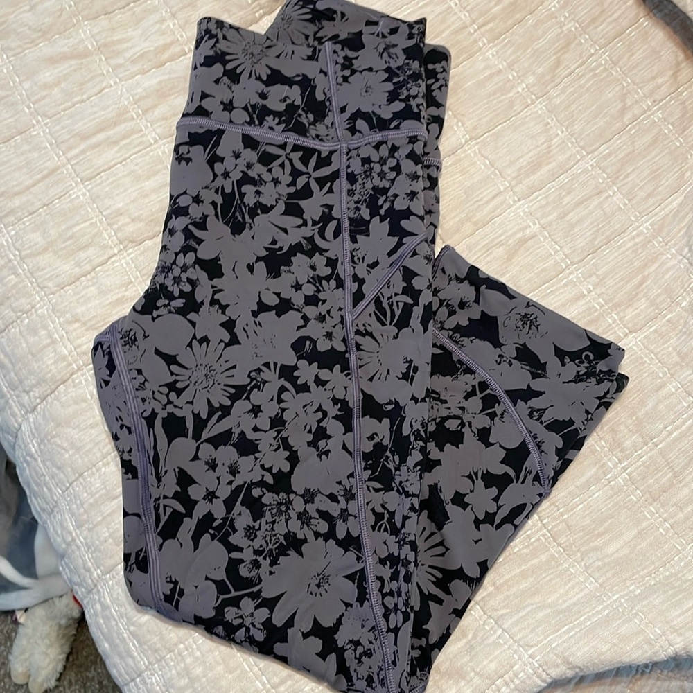 NWOT lululemon crop size 6